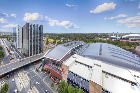 Oaks Adelaide Embassy Suites - Taree Accommodation 4
