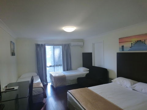 Centenary Motor Inn - Taree Accommodation 3
