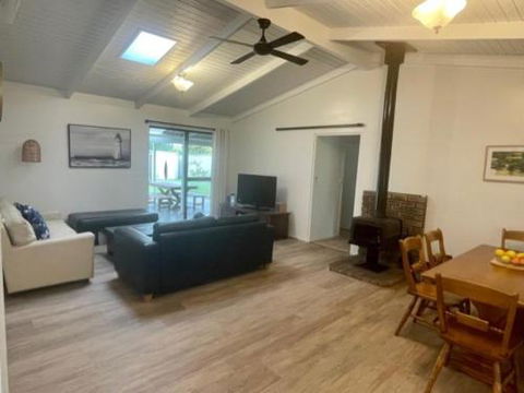 Abbey Beach Shack - Taree Accommodation 3