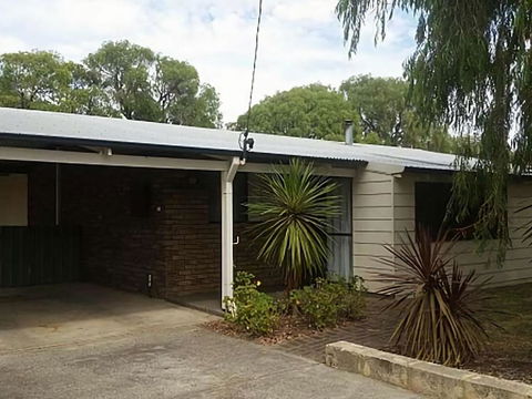 Abbey Beach Shack - Taree Accommodation 1