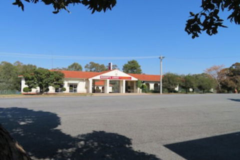 Bishops Lodge Narrandera - Taree Accommodation 0