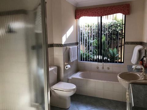 Alfred Cove Short Stay - Taree Accommodation 1