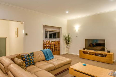 City Lights - Taree Accommodation 4