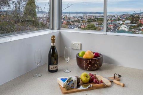 City Lights - Taree Accommodation 0