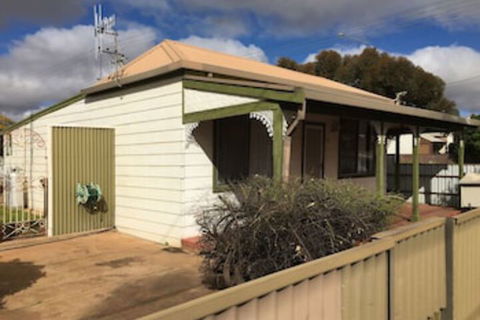 Away Cottages Broken Hill - Taree Accommodation 0
