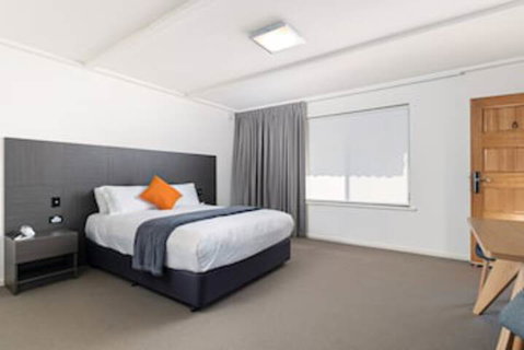 Mick O'Shea's - Taree Accommodation 0