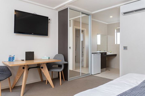 Mick O'Shea's - Taree Accommodation 4
