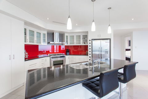 Spinnakers By Rockingham Apartments - Taree Accommodation 3