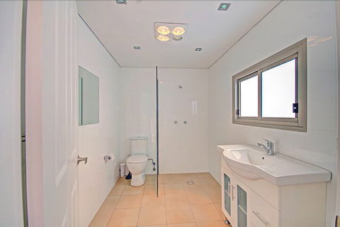 Oakland Cottage - Taree Accommodation 6