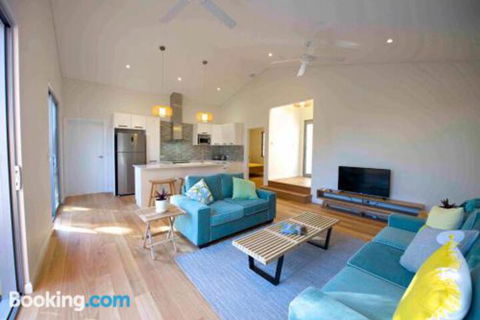 Sunny Blinco Street House - Taree Accommodation 7