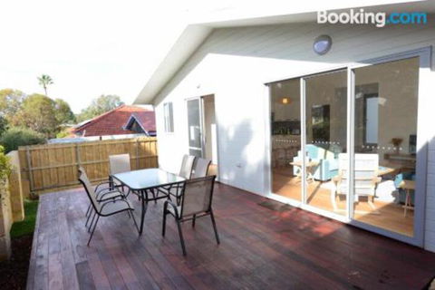 Sunny Blinco Street House - Taree Accommodation 3