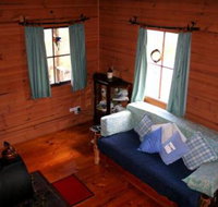 Wombat Cabin - Taree Accommodation