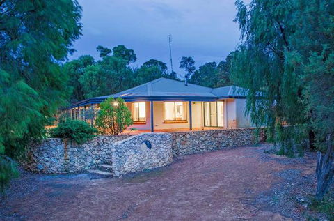 Yallingup Pet Friendly Bush Retreat - Taree Accommodation 4
