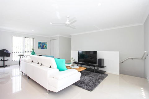 Beach Breeze Holiday House - Taree Accommodation 6