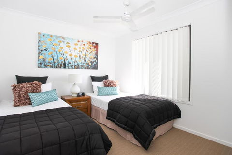 Beach Breeze Holiday House - Taree Accommodation 2
