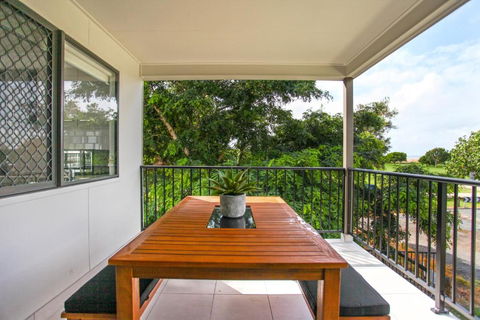 Beach Breeze Holiday House - Taree Accommodation 1