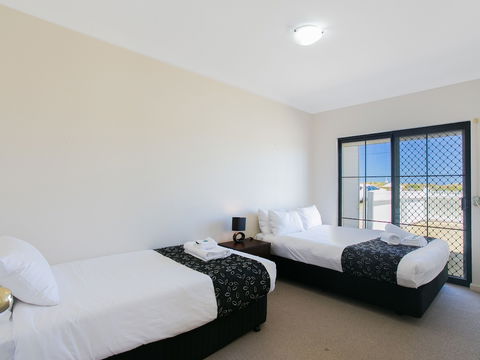 Beach Rd Villas By Rockingham Apartments - Taree Accommodation 2