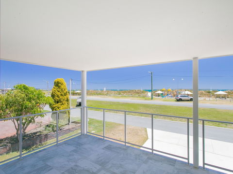 Beach Rd Villas By Rockingham Apartments - Taree Accommodation 1