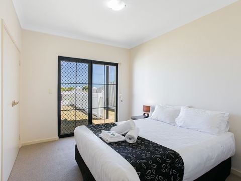 Beach Rd Villas By Rockingham Apartments - Taree Accommodation 6