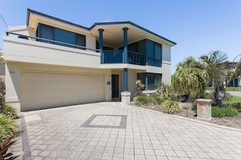 Seahaven Villas By Rockingham Apartments - Taree Accommodation 1