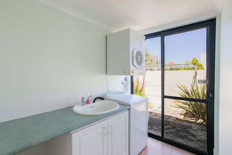 Seahaven Villas By Rockingham Apartments - Taree Accommodation 0
