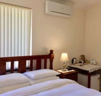 The Royal Dolphin BB in Safety Bay - Taree Accommodation