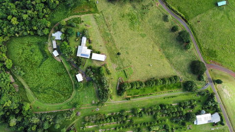 Mena Creek Flower House - Taree Accommodation 1