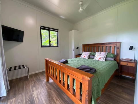 Mena Creek Flower House - Taree Accommodation 3