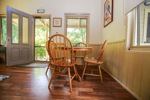 Alpine Arnica Cottage 2 - Taree Accommodation 3