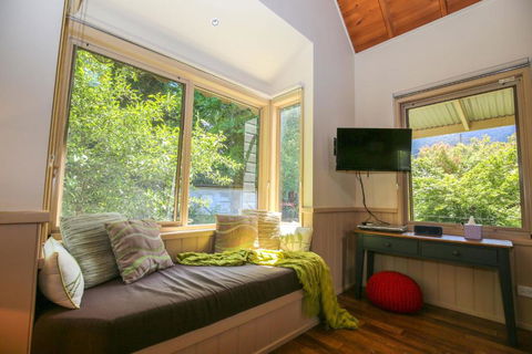 Alpine Arnica Cottage 2 - Taree Accommodation 5