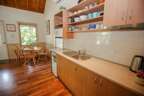 Alpine Arnica Cottage 2 - Taree Accommodation 6