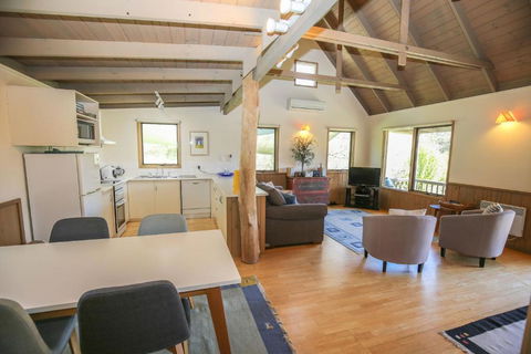 Crabapple Cottage - Taree Accommodation 6