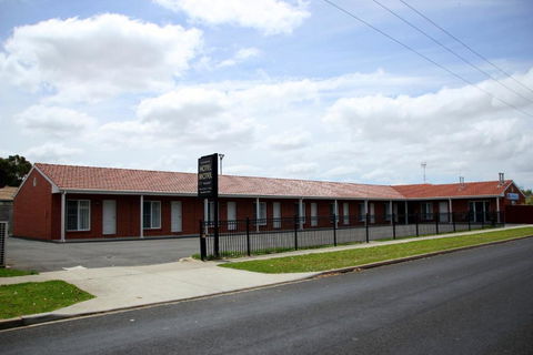 Allansford Hotel Motel - Taree Accommodation 2