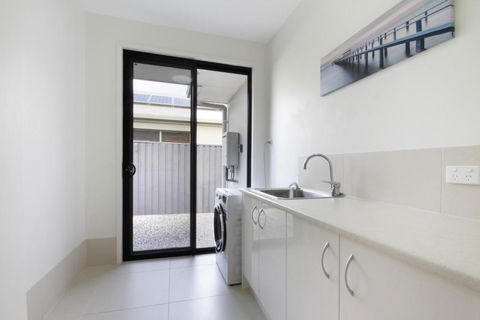 Grand Parade - Taree Accommodation 5