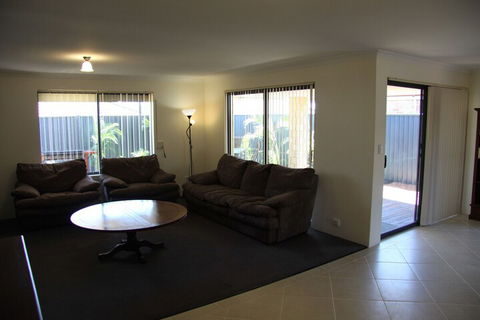 Byford House On The Scarp - Taree Accommodation 7