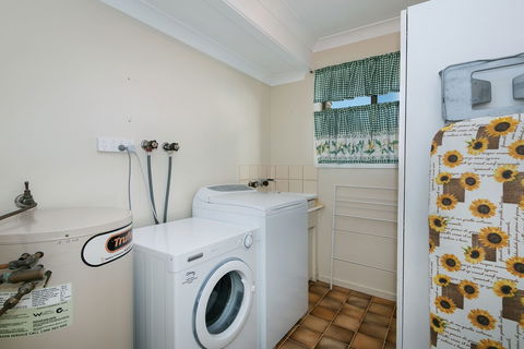 Beachside Holiday Home - Taree Accommodation 2