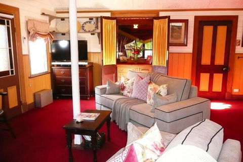 Madam Saddler On Fraser Clunes - Taree Accommodation 4