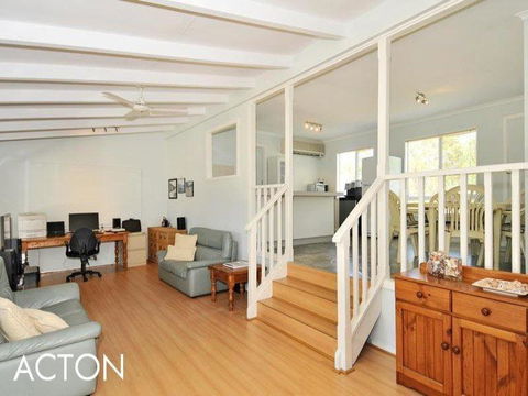 Amazing River House - Taree Accommodation 4