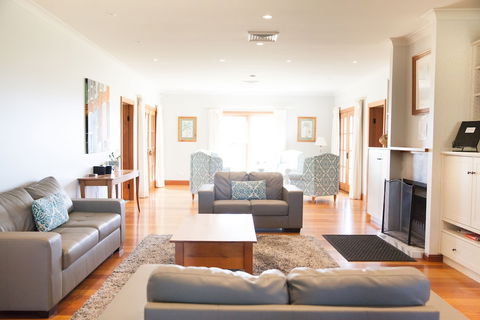 Audrey Wilkinson Vineyard - Taree Accommodation 1