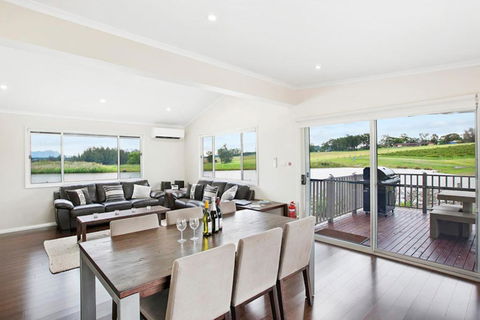 The Lake House At 201 - Taree Accommodation 3