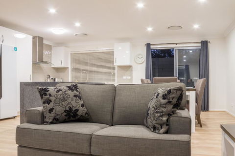 Brand New Executive Living - Taree Accommodation 1