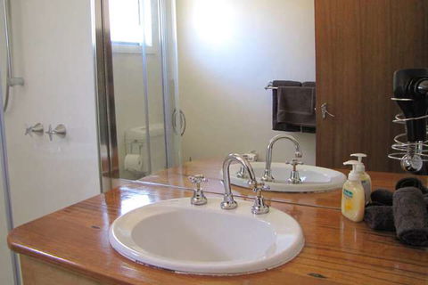 Engadine Cottage - Taree Accommodation 5