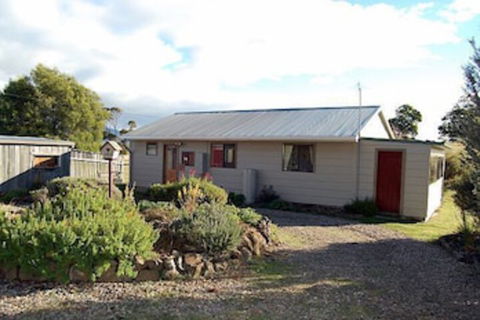 Engadine Cottage - Taree Accommodation 4