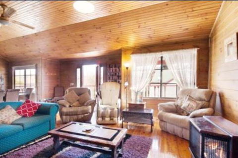 Abelia Lakeside No 2 Big Spa COTTAGE - Taree Accommodation 3