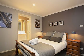 Acacia 2 - Luxurious Holiday Townhouse - Taree Accommodation 0