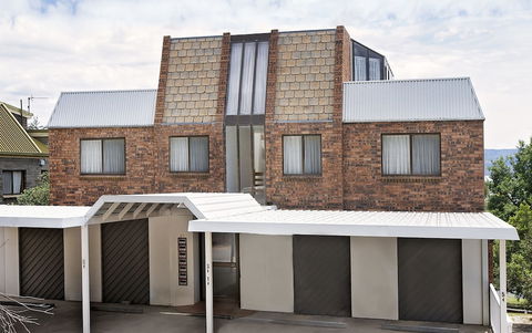 Avalanche 6 - Sophisticated Style & Modern Comfort With A Central Location - Taree Accommodation 1