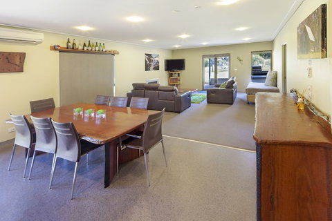 Kickenback Chalet - Contemporary Chalet In The Heart Of Crackenback - Taree Accommodation 3