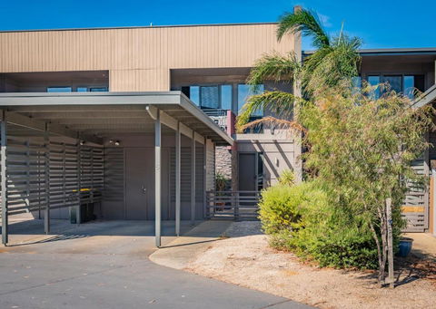 Five Shell - Taree Accommodation 5