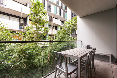 ZACH, 1BDR St.Kilda Apartment - Taree Accommodation 0