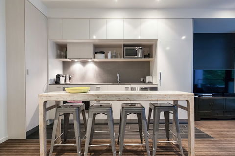 ZACH, 1BDR St.Kilda Apartment - Taree Accommodation 3